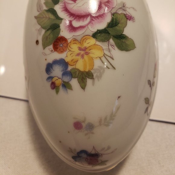 EGG SHAPED TRINKET DISH w/ LID - FLOWERS & GOLD INLAY TRIM - 5.5" X 3.5" X 3.5" - Picture 8 of 15